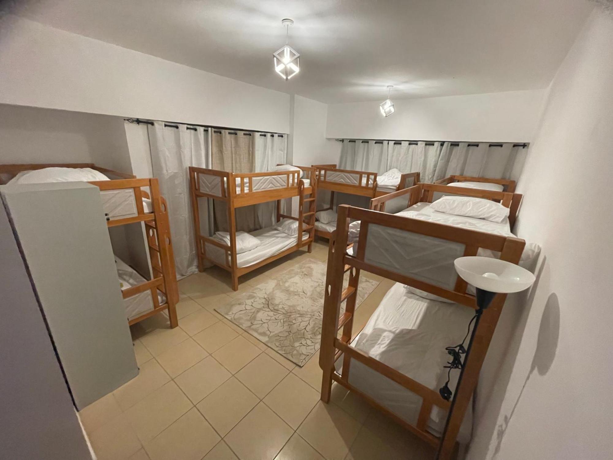 Seaview Beach Hostel Jbr - Walk To Beach - Gym - Pool - Metro Station Dubai Exterior photo