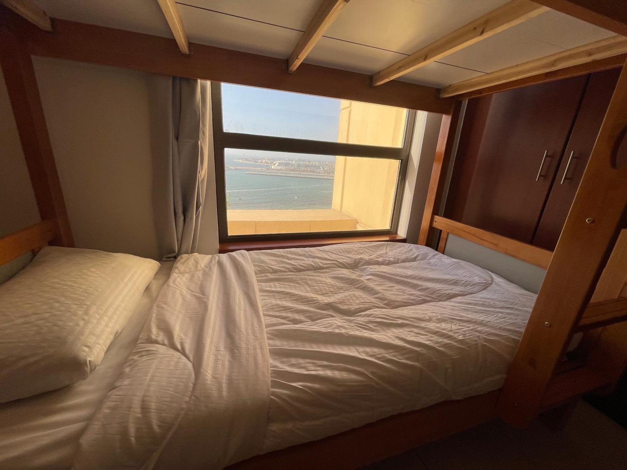 Seaview Beach Hostel Jbr - Walk To Beach - Gym - Pool - Metro Station Dubai Exterior photo